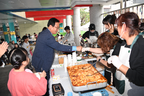 봉서초등학교 나눔바자회 (11).JPG