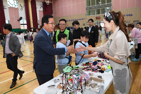 봉서초등학교 나눔바자회 (18).JPG