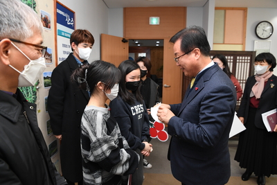 청완초등학교학생회희망나눔성금전달식(1).JPG