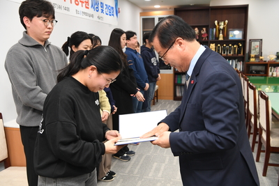 민원처리단축우수공무원표창장수여식(4).JPG