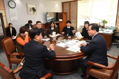 한국공인중개사협회전북지부성금전달식(3).JPG