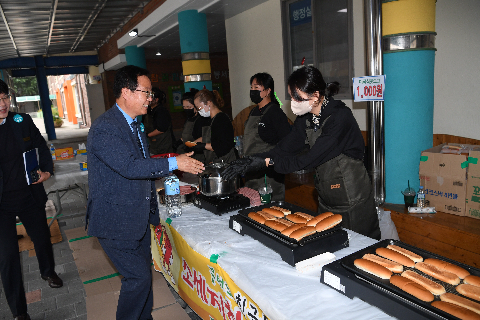 봉서초등학교 나눔바자회 (6).JPG